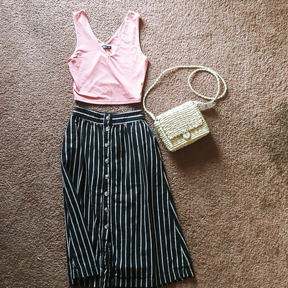 🌾3 for $30! Pink crop top - Picture 2 of 3